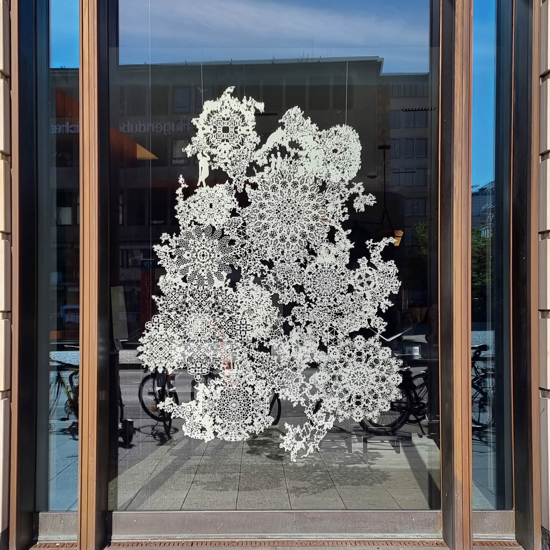 Ed Pien, Fils de lumière at Canada Goose, Rathenauplatz, Frankfurt, Germany